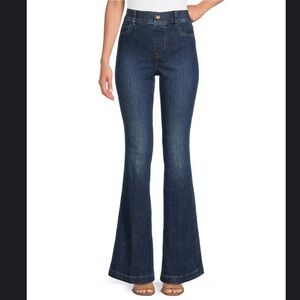 SPANX SPANXshape™ EveryWear Flare Jeans M